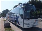 Mercedes Tourismo von Hauck aus Deutschland mit H�nger im Stadthafen Sassnitz.
