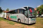Mercedes Benz Tourismo mit einem Radanh�nger von H�fst�tter Reisen aus �sterreich am 18.Juli 2014 in Krems gesehen.