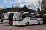 Rechts ein Mercedes Tourismo von Vielhuber Reisen aus der BRD am 21.9.2014 in Krems.Links ein MAN Lions Coach von Zellinger Reisen aus �sterreich.