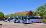 Rechts ein Mercedes Tourismo von Pfleger Reisen aus �sterreich am 24.4.2015 in Krems.