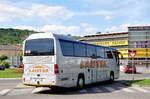 Mercedes Tourismo von Laister Reisen aus �sterreich in Krems gesehen.