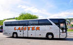 Mercedes Tourismo von Laister Reisen aus �sterreich in Krems gesehen.