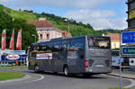 Mercedes Tourismo von Nieder  Marienk�fer Reisen  aus der BRD in Krems gesehen.