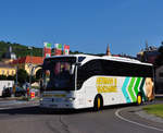 Mercedes Tourismo von Herman & Vandamme aus Belgien in Krems gesehen.