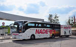 Mercedes Tourismo von Naderer Reisen mit Radanh�nger in Krems.