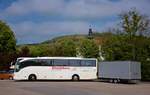Mercedes Tourismo mit Radanh�nger von ALTMUHLTALER Reisen aus der BRD in Krems.