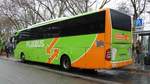 MB Tourismo von  FLIXBUS France  wartet auf Zusteiger am HBF Karlsruhe, 12-2018