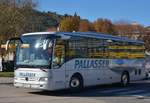 Mercedes Tourismo von PALLASSER Reisen aus �sterreich 10/2017 in Krems.