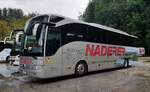=MB Tourismo von NADERER-Reisen aus Ober�sterreich steht am Bergwerksparkplatz in Hallein