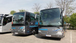 Rechts ein Mercedes Travego und links ein Mercedes O 404 von Aichinger Reisen aus Nieder�sterreich in Krems gesehen.