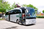 Mercedes Travego vom Reiseb�ro Welser aus Ober�sterreich in Krems gesehen.