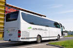 Mercedes Travego von Alpen Reisen Horvath aus �sterreich in Krems gesehen.
