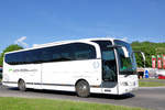 Mercedes Travego von Alpen Reisen Horvath aus �sterreich in Krems gesehen.