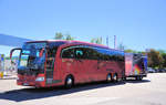 Mercedes Travego von Demmelmair Reisen aus der BRD mit Radanh�nger in Krems gesehen.