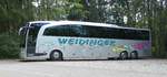 MB Travego des Busunternehmens WEIDINGER aus Austria steht auf dem Parkplatz des Salzburger Freilichtmuseums, 09-2018