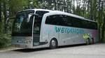 MB Travego des Busunternehmens WEIDINGER aus Austria steht auf dem Parkplatz des Salzburger Freilichtmuseums, 09-2018