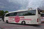 Mercedes Travego mit Radanh�nger von Feichtinger Reisen aus �sterreich 07/2017 in Krems.