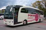Mercedes Travego mit Radanh�nger von Feichtinger Reisen aus �sterreich 07/2017 in Krems.