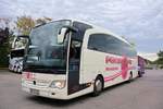 Mercedes Travego mit Radanh�nger von Feichtinger Reisen aus �sterreich 07/2017 in Krems.