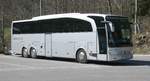 MB-Reisebus von rapido aus Polen steht auf dem Parkplatz K�nigsee im April 2019