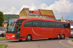 Mercedes Travego von Goly� Tours aus Ungarn 2018 in Krems.