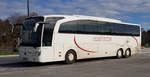 MB Travego von GOLYO-TOURS aus Ungarn steht auf dem Busparkplatz bei Schloss Sch�nbrunn im November 2019