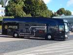 Mercedes Travego von Schlienz aus Deutschland im Stadthafen Sassnitz.