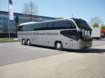 Ein Neoplan-Cityliner in M�nchen am Busforum, f�hrt die Leute ins Werk zur Besichtigung am 17.04.2014