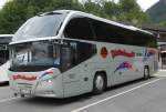 Neoplan vom Weltenbummler-Reisen steht auf dem Parkplatz K�nigsee im Juli 2015