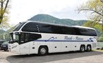 Neoplan Cityliner von Raab Reisen aus �sterreich in D�rnstein/Wachau/Nieder�sterreich gesehen.