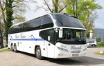 Neoplan Cityliner von Raab Reisen aus �sterreich in D�rnstein/Wachau/Nieder�sterreich gesehen.