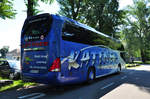 Neoplan Cityliner von Kattner Reisen aus Nieder�sterreich in D�rnstein/Wachau/Nieder�sterreich gesehen.