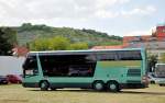 Neoplan Skyliner von STOLL Reisen/�sterreich kommt am 13.7.2013 in Krems an.