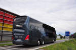 Neoplan Skyliner vom Autobusbetrieb Ludwig Pecnik aus �sterreich in Krems gesehen.