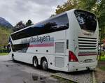 Neoplan von AUTOBUS OBERBAYERN steht im September 2022 auf dem Busplatz in Berchtesgaden
