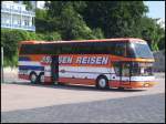Neoplan Spaceliner von Janssen Reisen aus Deutschland im Stadthafen Sassnitz.