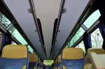 Blick von hinten nach vorne in den  Himmel  des neuen NEOPLAN STARLINER vom Reiseb�ro H�SSINGER aus Wien und St.P�lten/�sterreich im April 2013 in Krems.