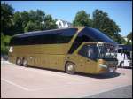 Neoplan Starliner von Platzl-Reisen aus �sterreich im Stadthafen Sassnitz.