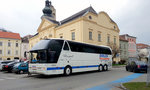 Neoplan Starliner von der Ehrlich Touristik aus der BRD in Krems.