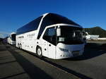Neoplan Starliner Vip Class von PALMBERG BUSS steht im August 2017 am F�hranleger in Svolvaer