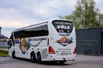 Neoplan Starliner von V�LZ Reisen aus der BRD in Krems.