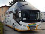 Neoplan Starliner von JobTours aus Deutschland in Sassnitz.