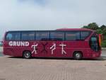 Neoplan Tourliner von Grund aus Deutschland im Stadthafen Sassnitz.