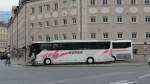 Setra von Rofan Reisen (leider etwas verdeckt) am Innsbrucker Marktplatz.(29.6.2013)