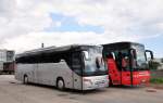 Einen Setra 415 GT-HD und den Van Hool T917 Astron von Ebner Reisen aus �sterreich am 12.