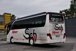 Setra 411 HD von Schnurr Reisen aus der BRD in Krems gesehen.