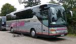 Setra S 415 GT von  OESTREICHER  - Reisen steht auf dem Busparkplatz der Veterama 2017 in Mannheim, Oktober 2017