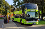 Setra als Flixbus der Firma ALBUS �bernimmt Fahrg�ste in Friedrichshafen im Oktober 2019