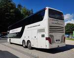 Setra S 431 DT der Busvermietung UMBRELLA Mobility steht auf dem Busparkplatz am K�nigsee, 09-2022