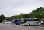 Gruppenbild aus Krems,vorne der Setra 515 HD von Zw�lfer Reisen aus Nieder�sterreich.Krems am 5.5.2015.